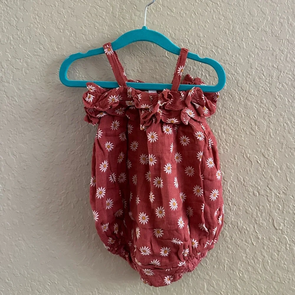 ๐5/$25๐HP Angel Dear Muslin Ruffle Daisy Sunsuit NWT - Picture 4 of 11